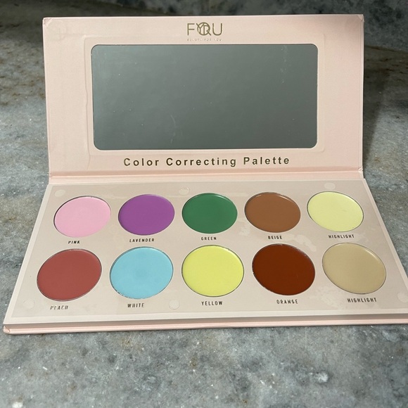 New in box BFY Color Correcting Palette - Cream - Picture 2 of 3